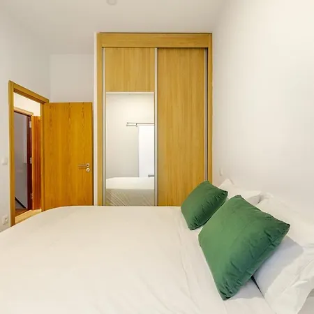 Two 2 Two Urban Apartment
