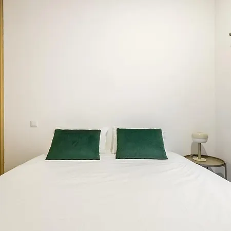 Two 2 Two Urban Apartment *